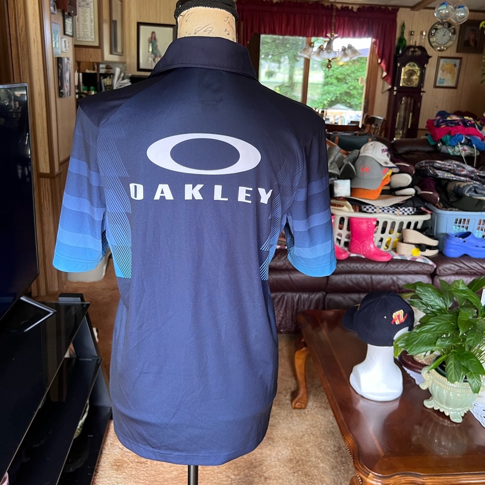 Oakley Logo Men's Graphic Short Sleeve Golf Athleisure Athletic Polo.